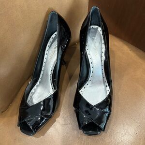 BCGGirls open toe pumps size 7.5 black shiny 3 inch heel